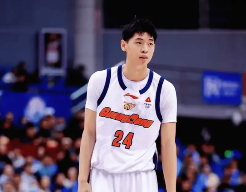 乐鱼体育入口-崔永熙出战16分钟，投篮3中1得到2分1篮板、5犯离场